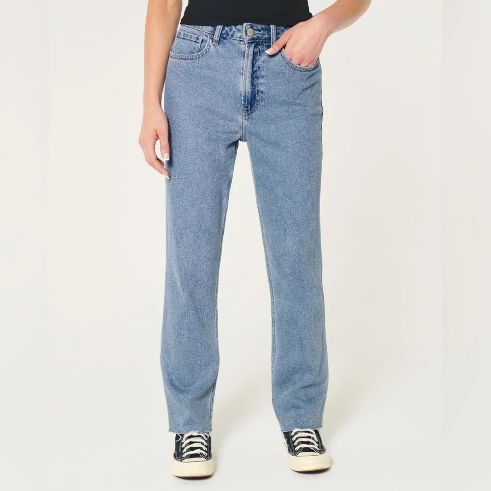 HOLLISTER women’s Ultra High-Rise Medium Wash 90s Straight Jeans